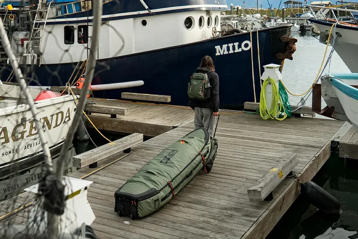 Funda de tabla FCS sobre un muelle